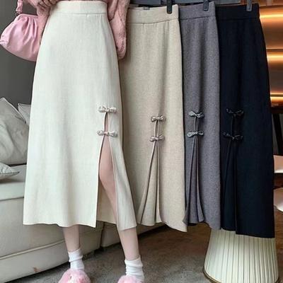 Nuova Gonna a Maglia di Stile Cinese 2025 a Mezza Lunghezza per Autunno Inverno, Vita Alta Aspetto Skinny Spacco Lunghezza Media Fibbia a Pannello Donna