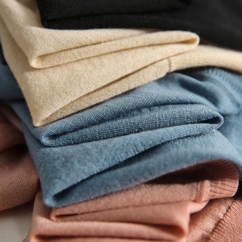 Krátký pletený kardigan v francouzském stylu s nabíranými rukávy, jednobarevný