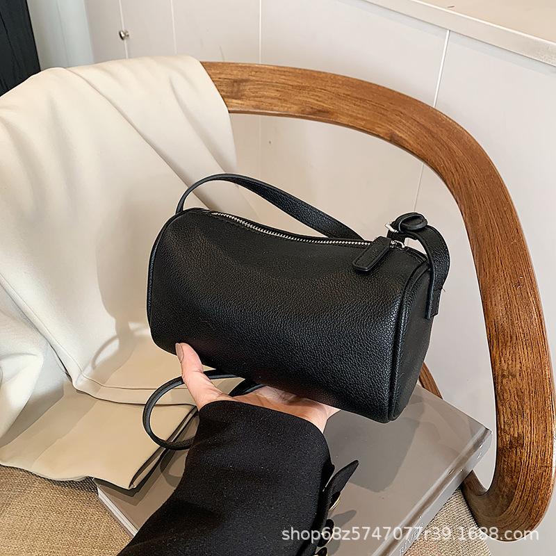 Korean version wide shoulder strap cylinder bag women's 2025 spring new niche pillow bag fashionable versatile single shoulder messenger bag