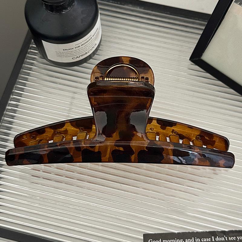 

Стильная и универсальная большая заколка-краб для женщин, заколка для волос в форме акулы для затылка.