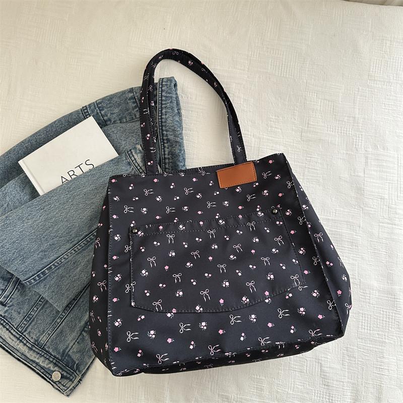 Elegant Versatile Tote Bag Fashionable Minimalist Design For College Students Style Six