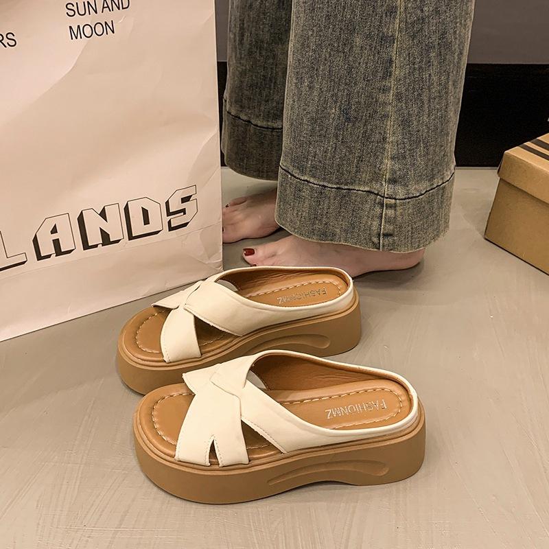 French Platform Slippers Women's Summer Wear 2025 New High-end Silver with Skirt Temperament Beach Cool Slippers