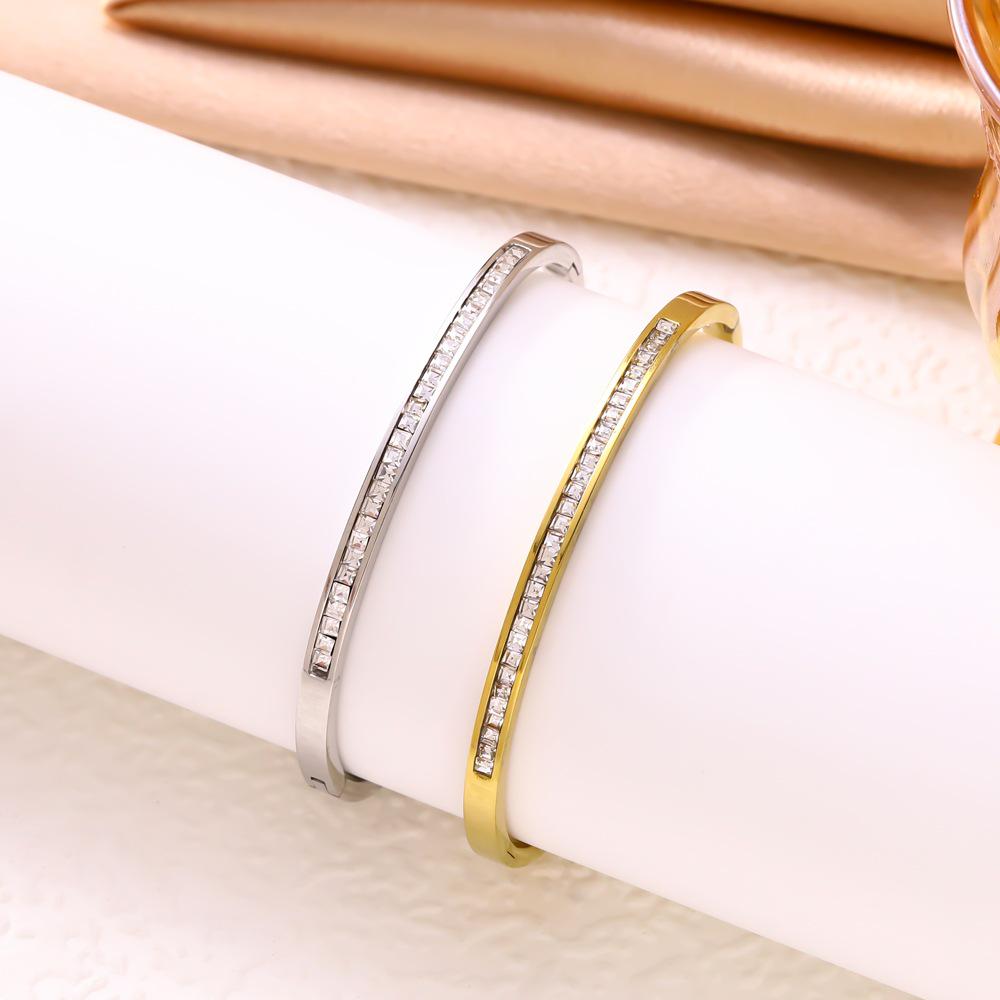18K Gold Diamond-Studded Titanium Steel Bracelet with Starry Sky Buckle - Luxury Niche Design