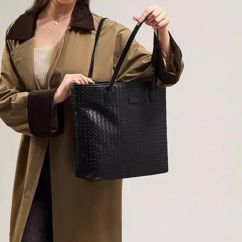 High-end Commuting Tote Bag for Work, Large-capacity Single-shoulder Underarm Bag, Versatile Handbag for Women