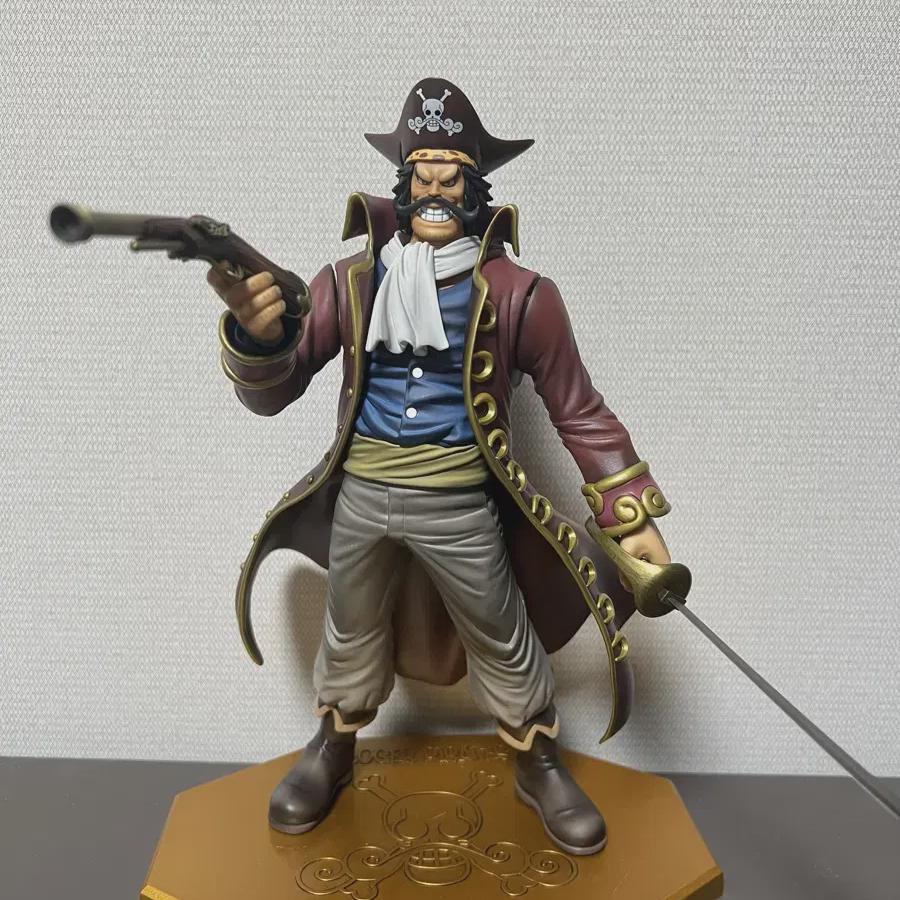 

Фигурка One Piece Pop Голд Роджер