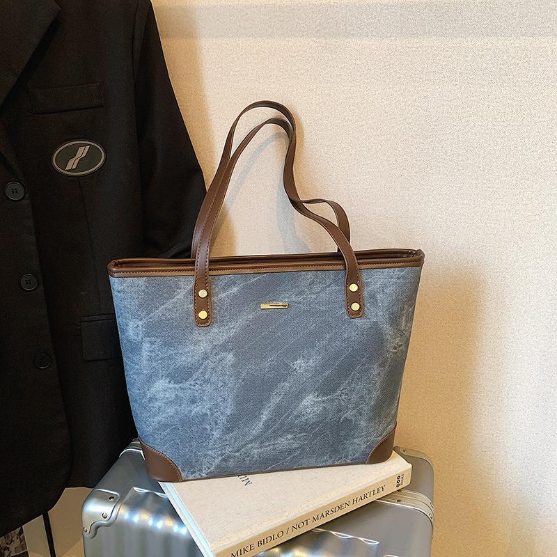 Fashion and Leisure Large-capacity Tote Bag Women's New Texture Contrasting Color Splicing Portable Commuter Bag Shoulder Bag