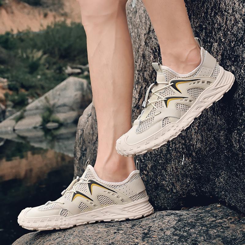 Mesh Shoes Men's New Hollow Breathable Lightweight Sports Shoes Thin Soft-soled Casual Shoes Large Size