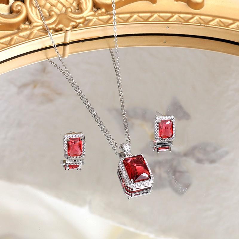 Elegant Zircon Lucky Clover Necklace Earring Set Women Light Luxury Geometric Pendant Jewelry Party Office Wear