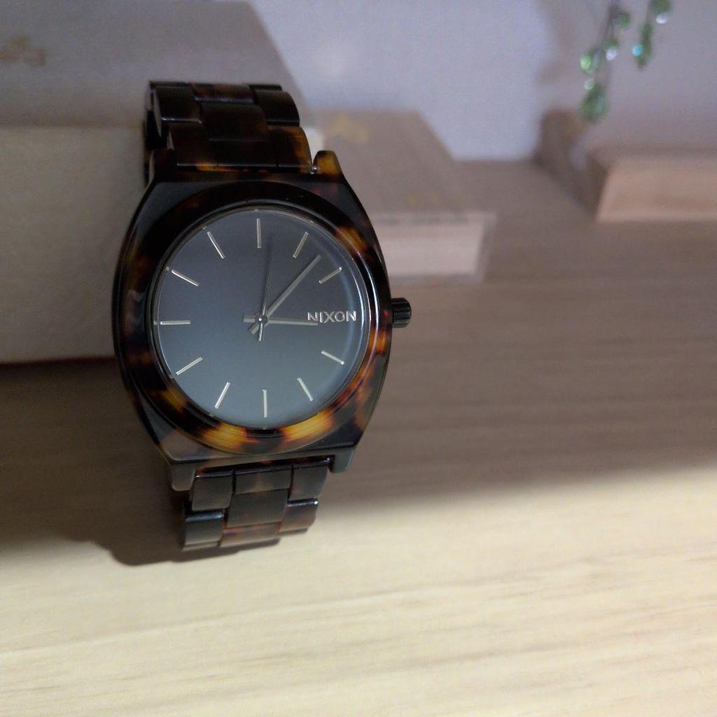 Used NIXON Tortoiseshell pattern