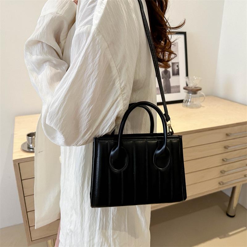 

New trendy texture retro summer simple printing vertical pattern casual fashion crossbody shoulder portable small square bag чёрный