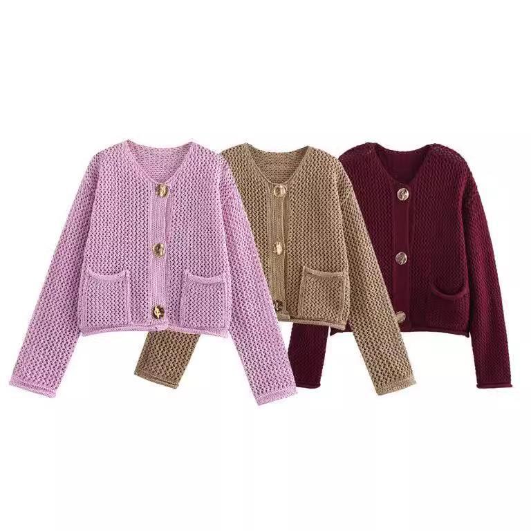 Women's 2024 European & American Knitted Sweater Jacket: 15 Colors, Autumn/Winter, Short Style with Large Pocket & Three Buttons