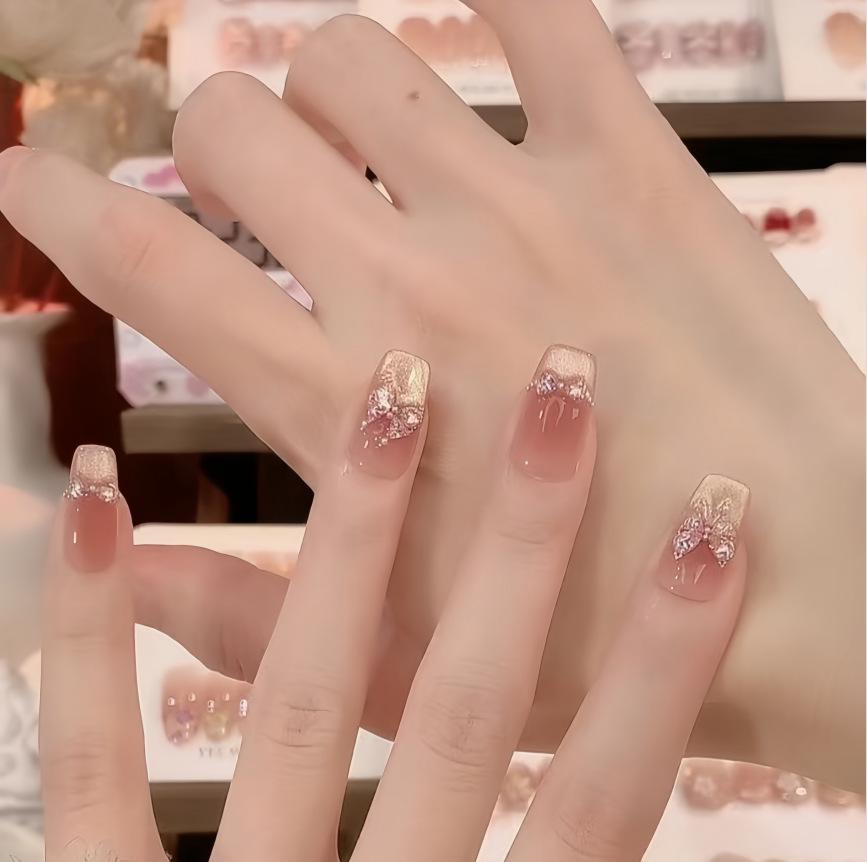 Cat Eye Liquid Glitter Gold Diamond Pink Heart Detachable Nails – High-End Feel & Skin Whitening Effect