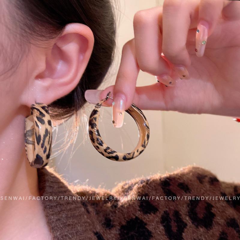 

Vintage Maillard style coffee leopard print stud earrings women s design earrings temperament earrings