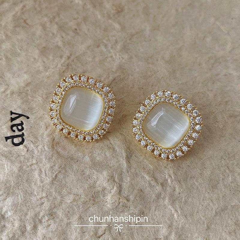 Korean light luxury high-end small fragrant wind stud earrings women's fashion square opal earrings mosquito coil disc earclips without earholes