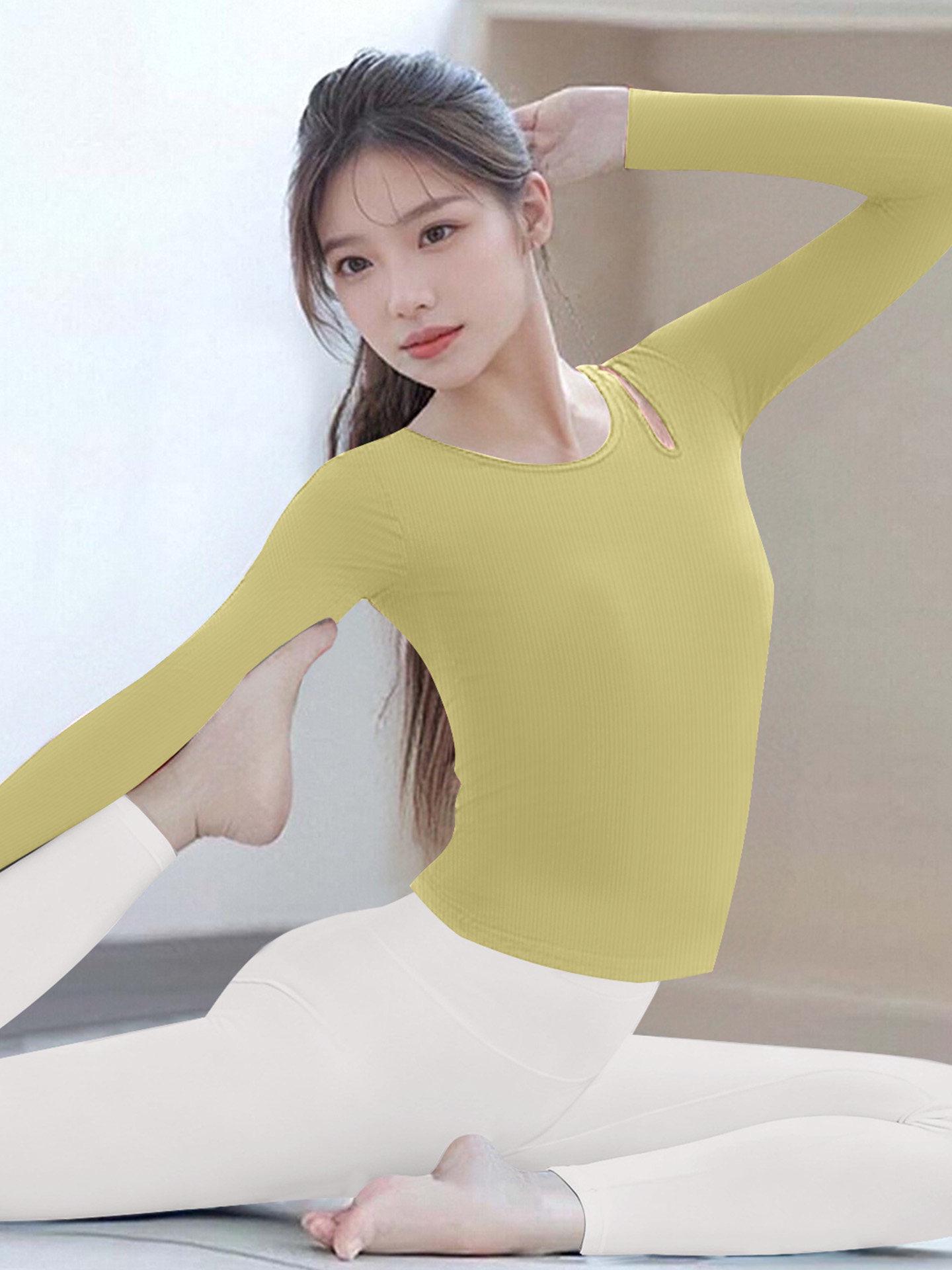 

Женский Рождественский Красный Костюм для Йоги Комплект 2025: Стильный, элегантный и идеальный для пилатеса с длинными рукавами. M