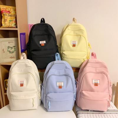 Uma Mochila Moderna e Estilo Universitário para Estudantes Universitários