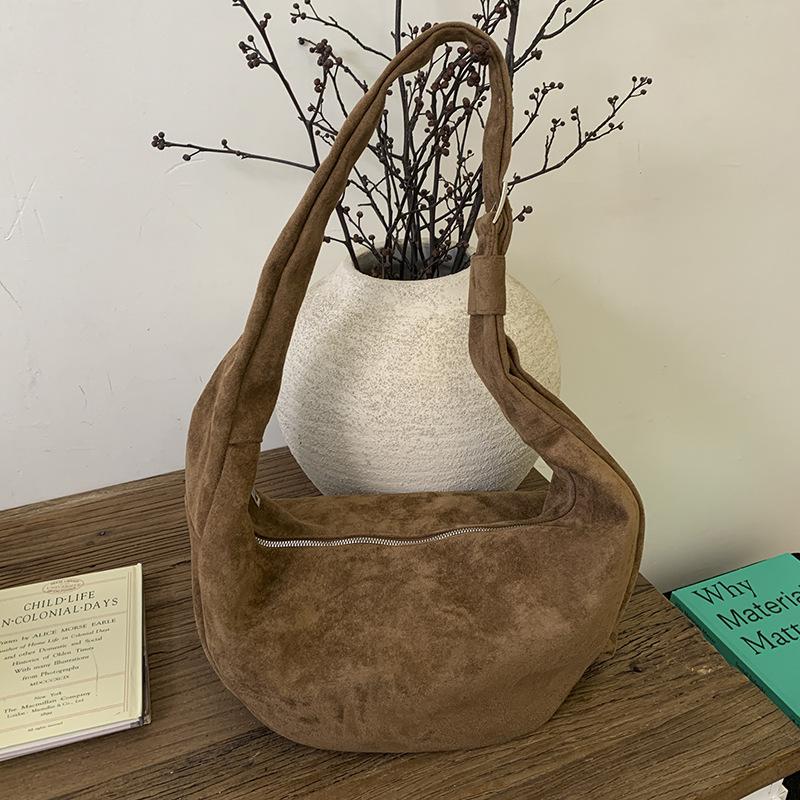 Suede large-capacity retro dumpling bag, new women's commuter casual oblique span single shoulder armpit bag