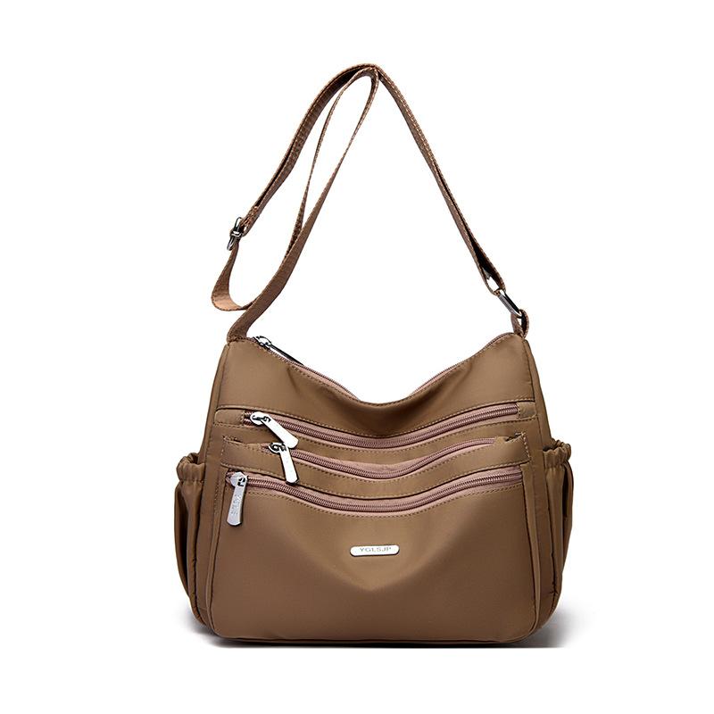 Middle-aged Mother Baoyang's Elegant and Simple Commuter Shoulder Bag