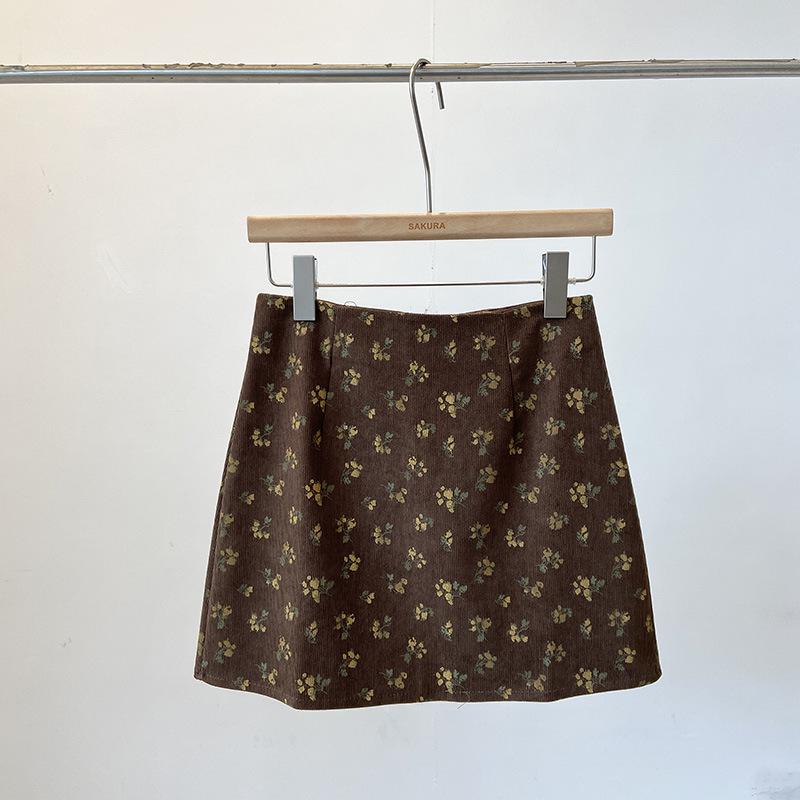

Retro Korean Floral Corduroy High Waist Mini Skirt S (recommended 41-45 kg)