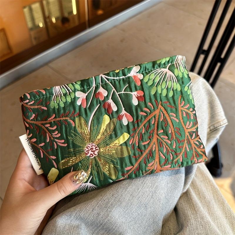 

Fresh 3D Floral Makeup Bag,PortableTravelToiletryOrganizer forSkincare Sanitary Pads, Cute Zipper Cosmetic Pouch for Women Girls чорний