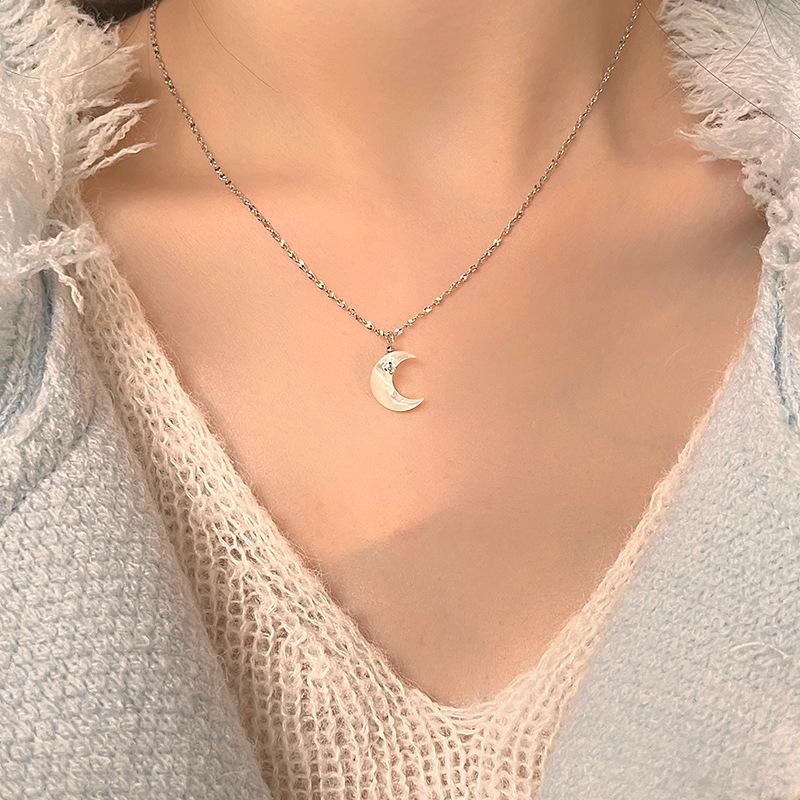 Colier alb cu cochilie de fluture și lună cu lanț de gât cu zircon încrustat cu diamante în formă de semilună Super Nemuritor Anul de vis