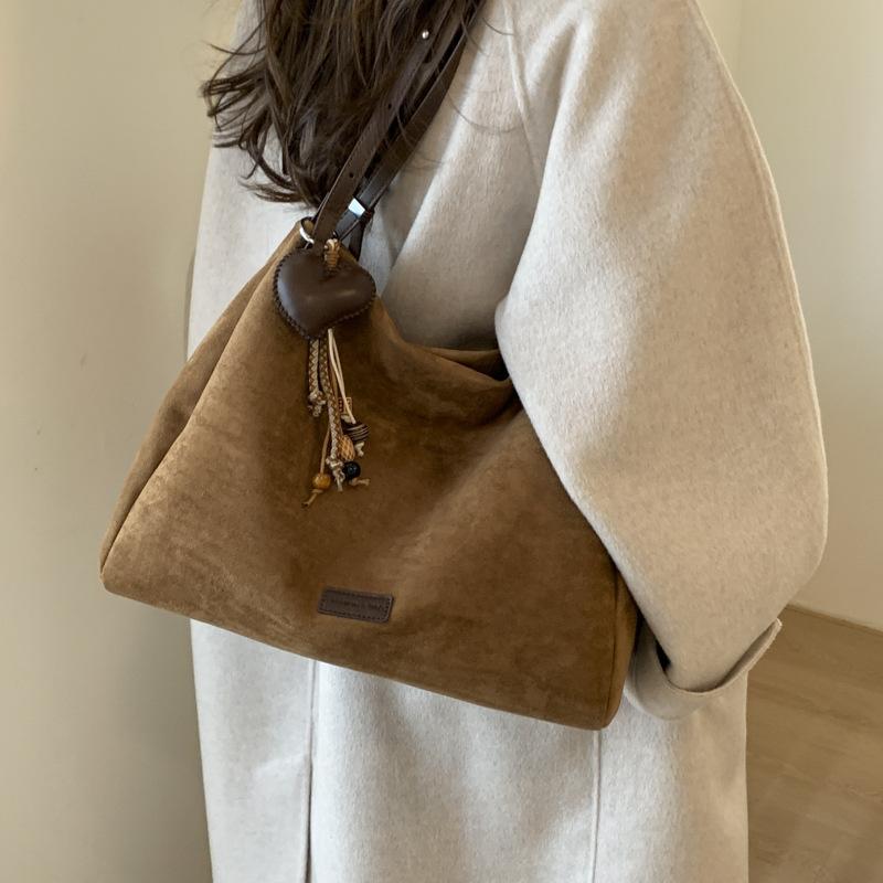 Large-capacity Retro Bag Women's Autumn and Winter Versatile 2025 New Casual Shoulder Underarm Bag Commuter Tote Bag