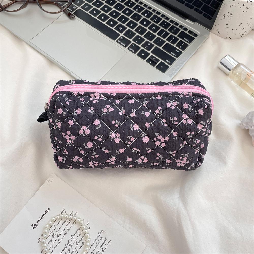 Fresh Quilted Girls' Cosmetic Bag: Large Capacity, Cute Storage, Zippered Pencil Case