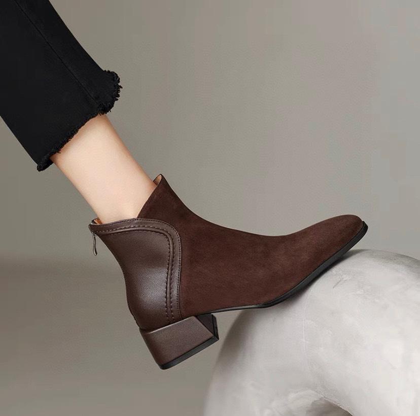 Square Head Chelsea Short Boots Autumn and Winter New British Temperament Simple Sheepskin Low Heel Flat Women's Boots Fashion Boots