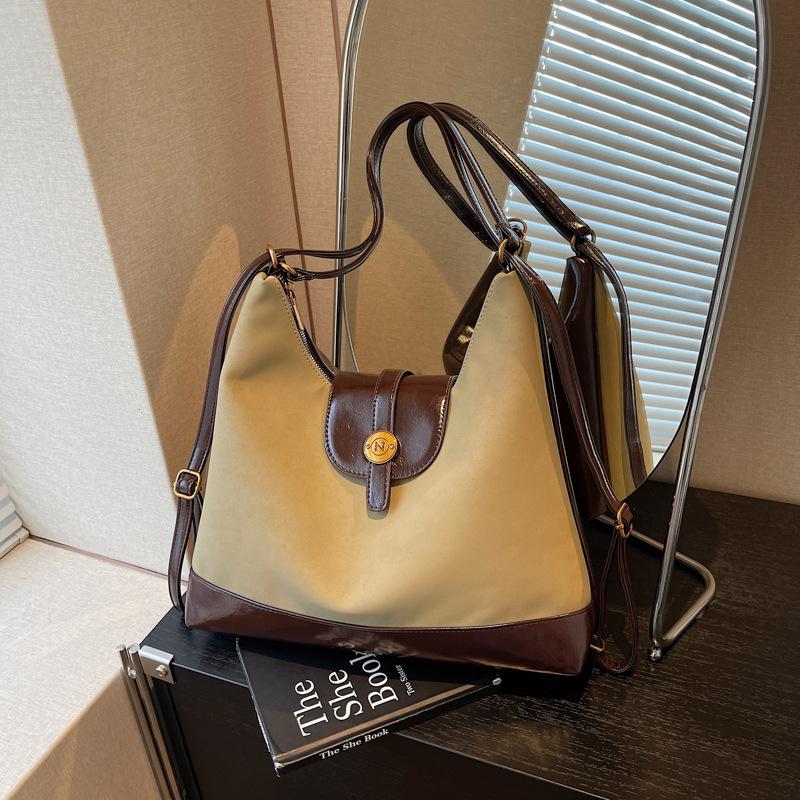 Retro Commuter Tote Bag Women's Large Capacity Autumn and Winter New Niche Design Shoulder Bag Backpack