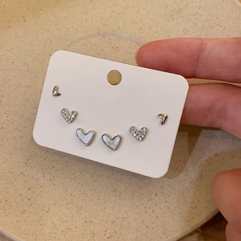 Boucles d'oreilles cœur en zircon ensemble de six pièces: Mini-designs chics et confortables pour le sommeil pour femmes