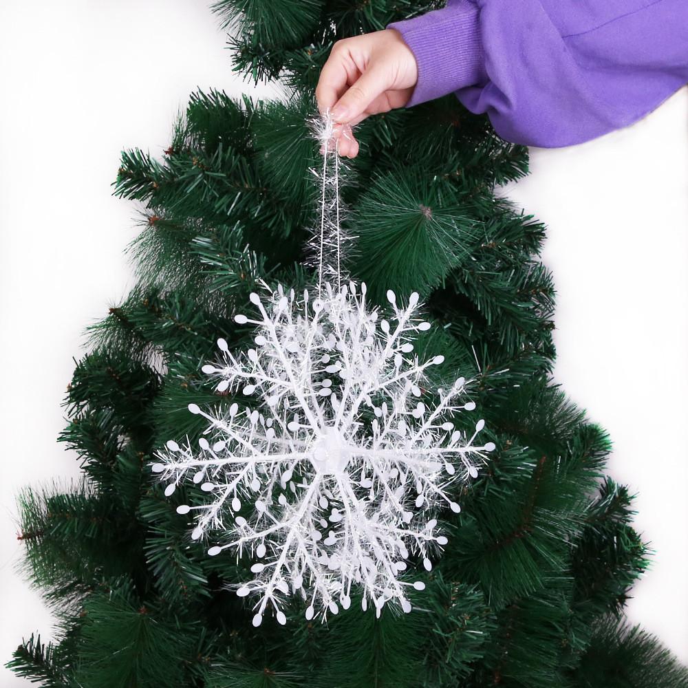 Small Adorable Plastic Christmas Snowflakes For Creative Holiday Party Decorations