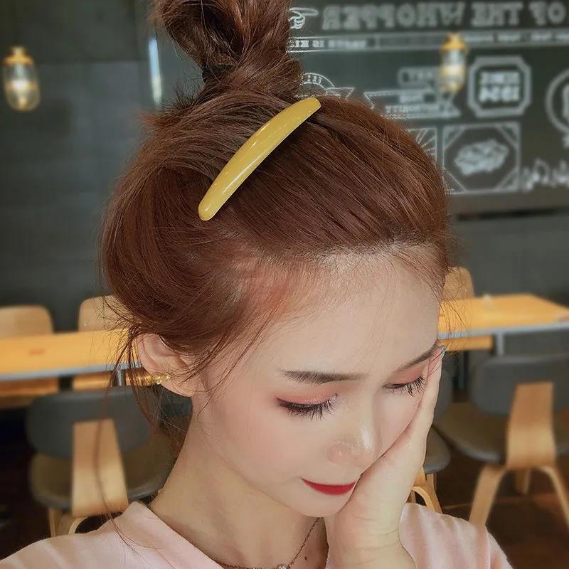 Hair Comb and Hairpin Combination for Simple Side Parting Hair Clips for Hair Without Any Trace At The Back of The Head and For Messy Hair At The Top.