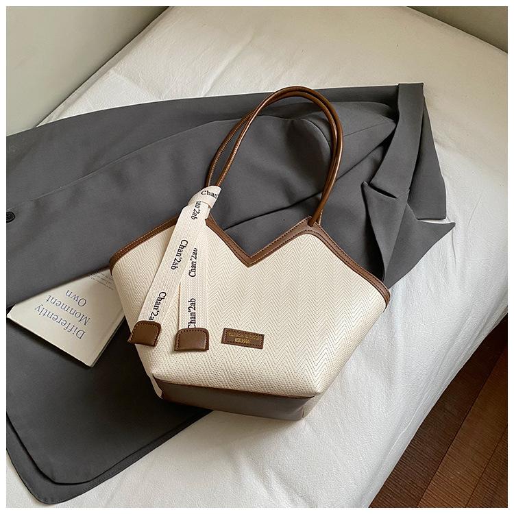 

Tote bag women s large capacity 2025 new high-end casual shoulder bag college students class armpit commuter bag tide