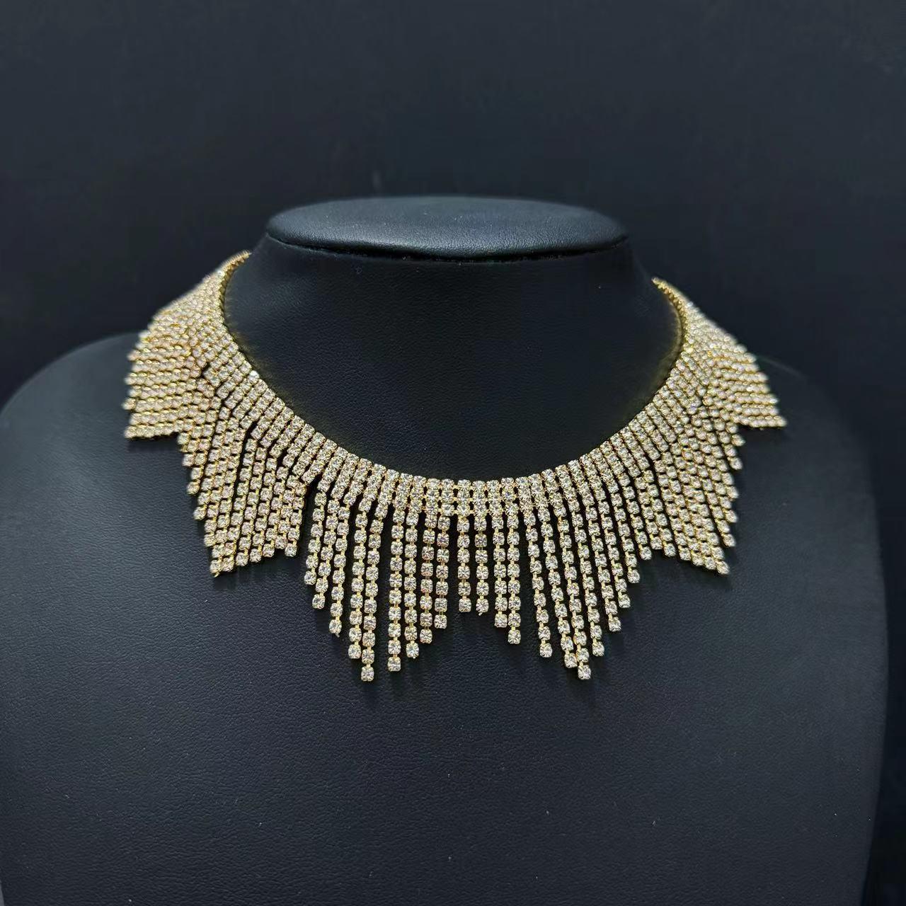 

Элегантное колье-чокер с кисточкой из страз: Европейско-американские роскошные банкетные украшения золотой