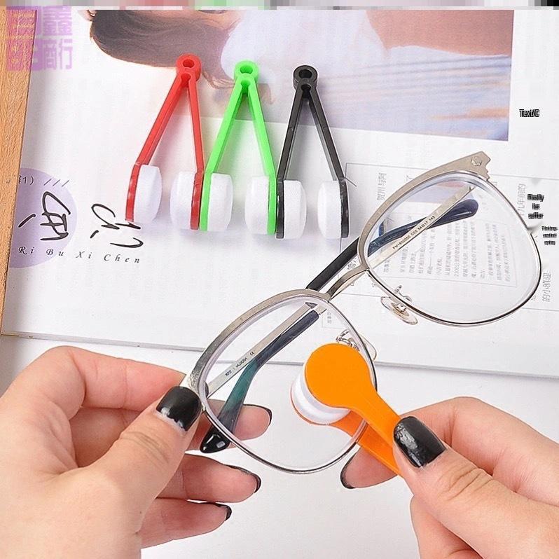 High-End Portable Glasses Cleaner: Multifunctional, No-Traces, Lens-Safe, Easy-To-Replace Lens Cloth.