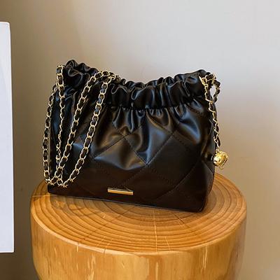 Modische Plissee-Design Karomuster PU Umhängetaschen für Damen Lässige Kettenriemen Bucket Schultertasche