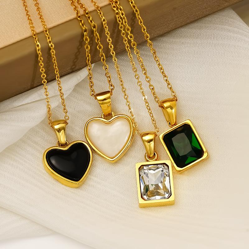 Tytanowa Stal Złoty Wisiorek w Kształcie Brzoskwiniowego Serca Naszyjnik Damski Trend Zaawansowane Poczucie Miłości Łańcuszek do Obojczyka