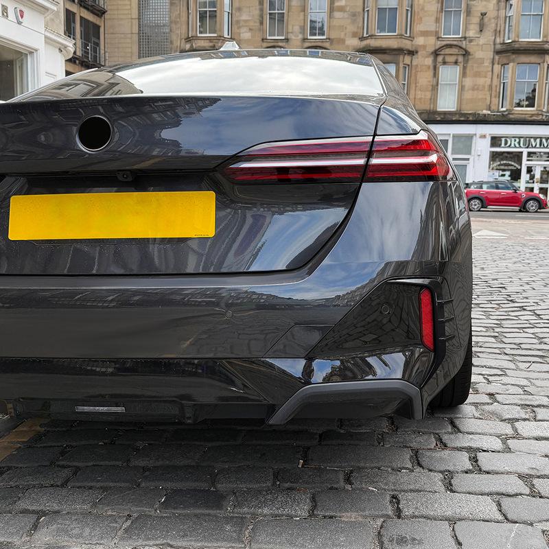 For BMW 5 Series I5 G60 M Sport 2024-2025 Car ABS Carbon fiber rear air knife air outlet car sticker exterior accessories