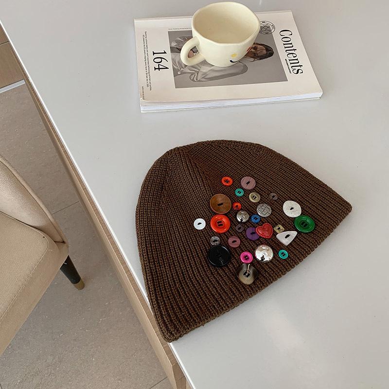 

Носіть блогер великий обхват голови в язаний головний убір ґудзик потовщена вовняна шапка жіноча зимова тепла шапка-вушанка чоловіча холодна шапка M（56-58cm） темно-коричневого кольору