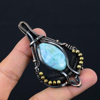 Bellissimo ciondolo fatto a mano di design avvolto in filo di rame puro con pietra preziosa Larimar per lei