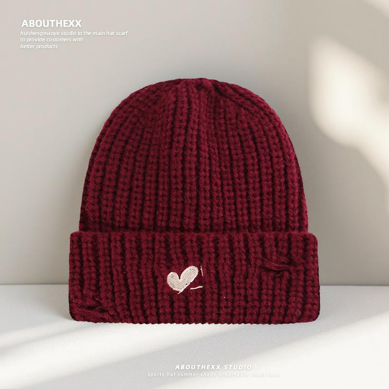 

Осень и Зима Новая Шапка Женская Теплая Защита Ушей Вязаная Шапка Универсальная Простая Маленькая Шапка от Холода Вышитая Шерстяная Шапка с Надписью Love M（56-58cm）