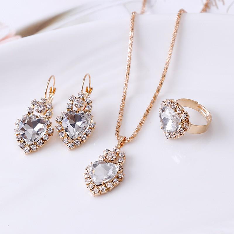 Versatile Set di Gioielli in Tre Pezzi: Collana e Orecchini Multicolor con Design a Goccia d'Acqua di Cristallo con Diamanti.