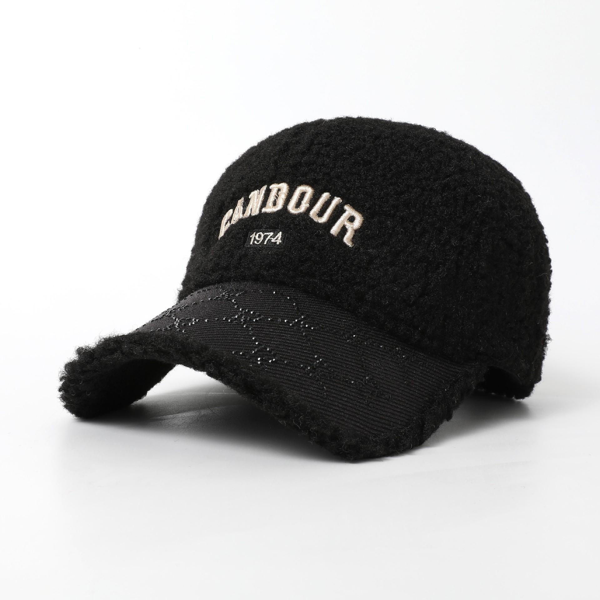 

Женская бейсболка из плюша Lamb: Вышитая осенне-зимняя шапка с яркими ромбами и открытым дизайном. чёрный