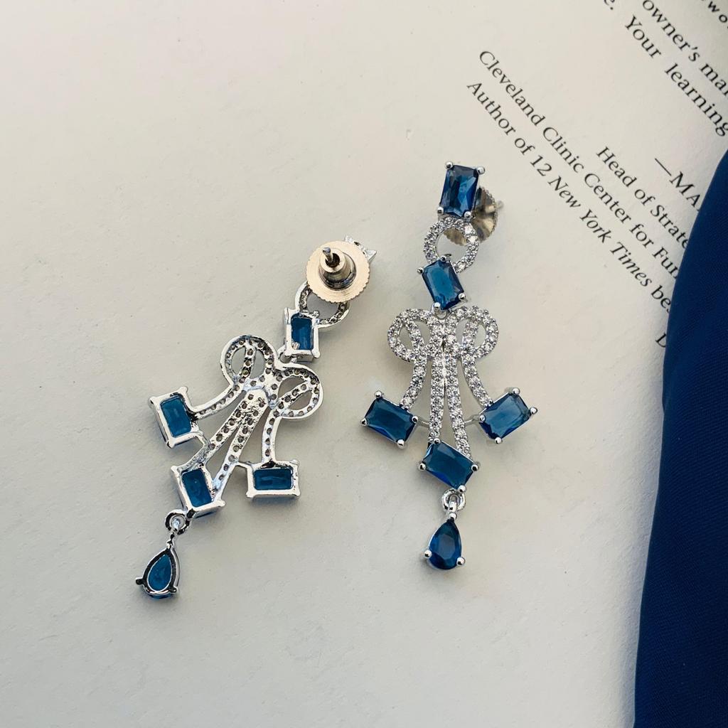 Versilbertes, rundes Diamant-Halsketten-Set mit Diamanten für Damen