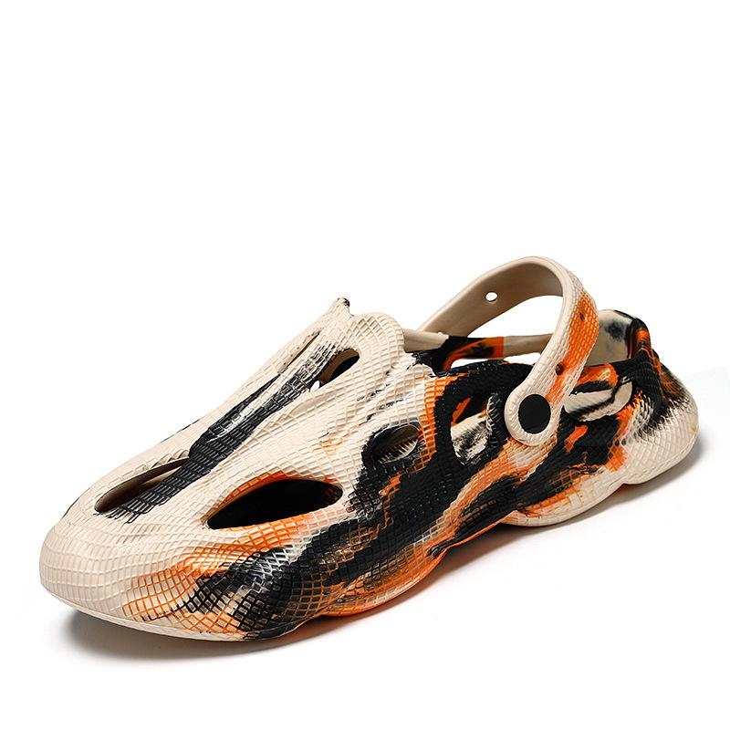In the Summer of 2025, the New Coconut Hole Shoes for Men To Wear Outside, Stepping On Shit, Sandals, Bag Head, Traceability, Beach Slippers.