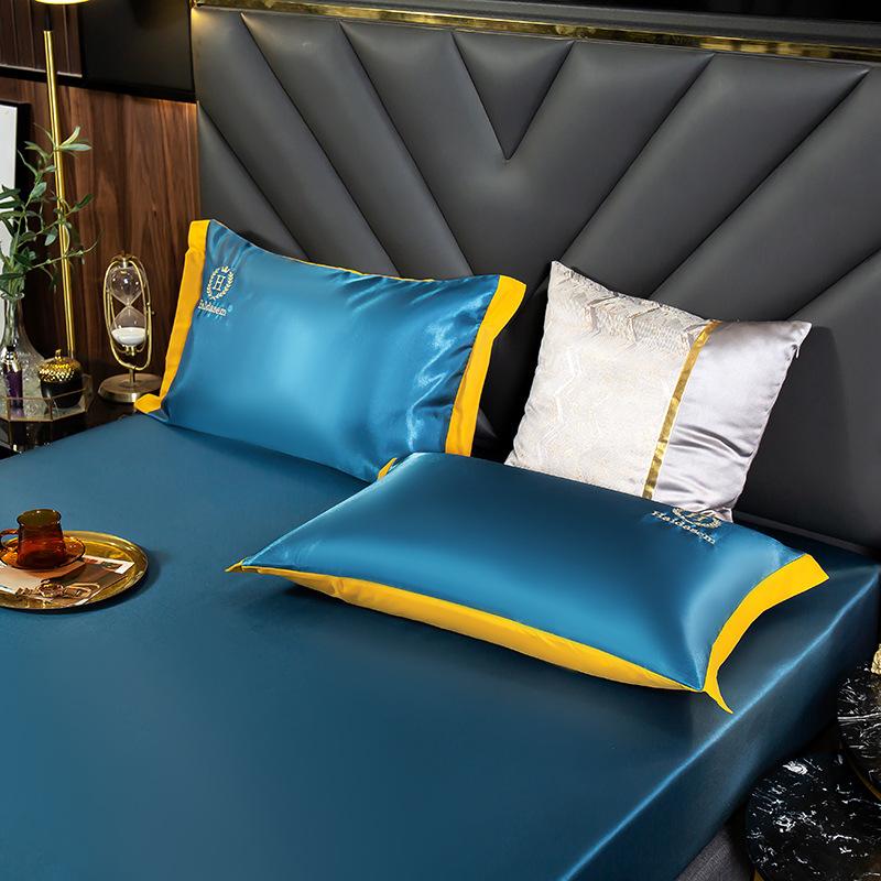 Washed Silk Mattress Three-piece Set, Single-piece Mattress Mat, Washable and Foldable, Fully Enclosed, and the Bedspread Is Non-slip.