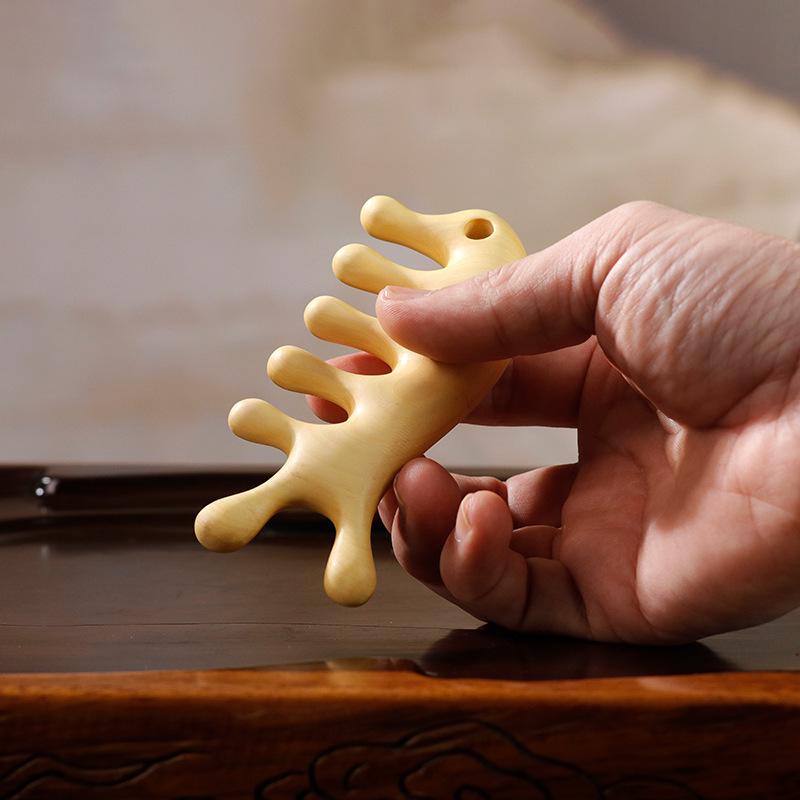 

Неокрашенная расческа для массажа из желтого сандалового дерева - Деревянная меридианная расческа с большой круглой головкой и дизайном «пять пальцев».