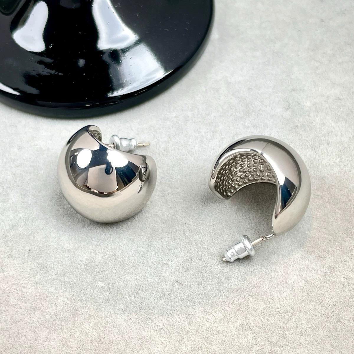 

Song Hye-kyo Style Minimalist Luxury Stud Earrings срібний