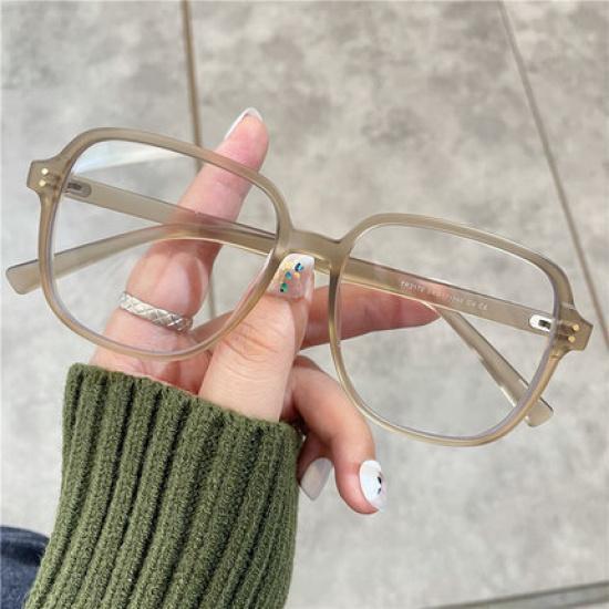 

Retro rivet non-prescription flat glasses for women with a cool and stylish look, anti-blue light high-definition myopia frames for men 【0Degree】Plain glasse