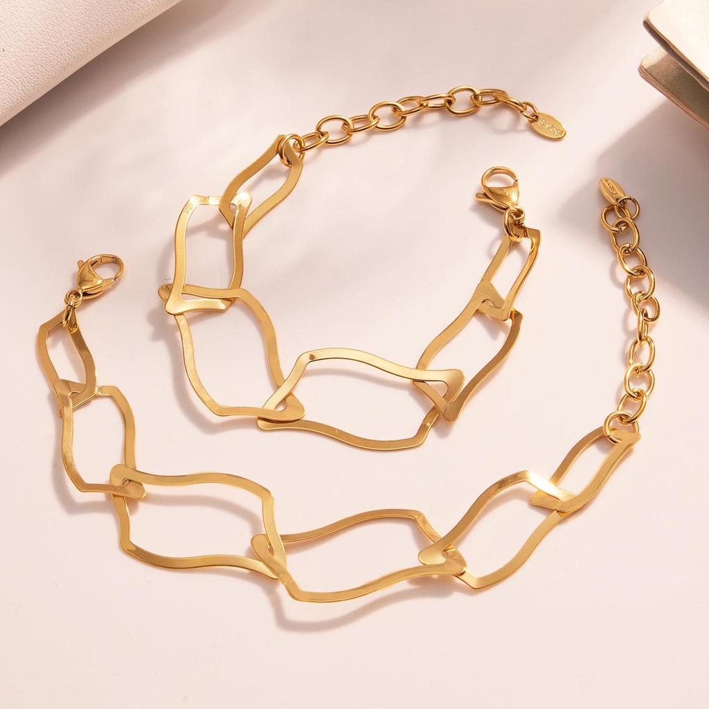 Set di Gioielli Irregolari Placcato Oro 18K Oumika: Orecchini, Bracciale e Collana in Acciaio Inossidabile